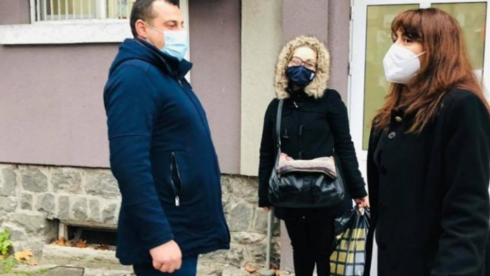 Доброволци от ГЕРБ-Бургас повече от месец подкрепят служителите на РЗИ